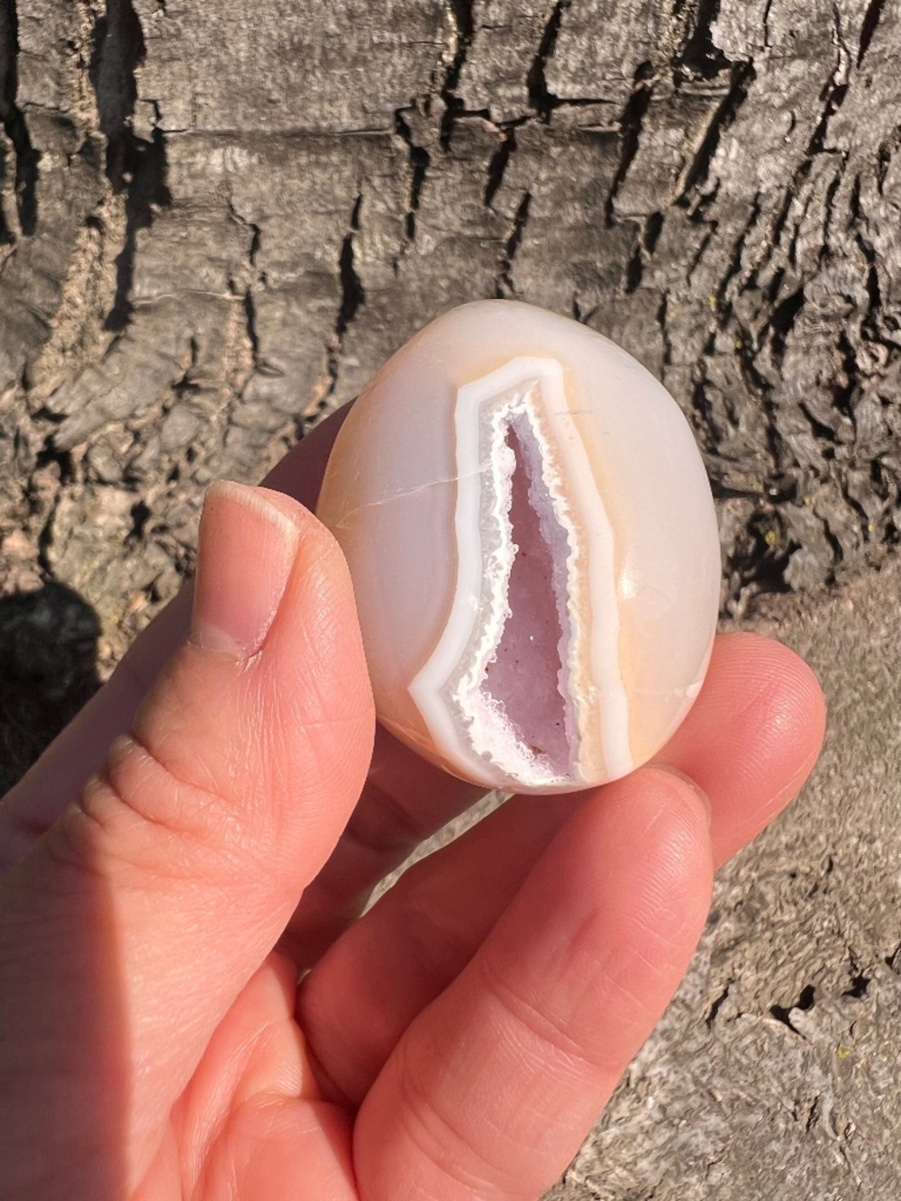 Agate (1) egg with stand | crystal